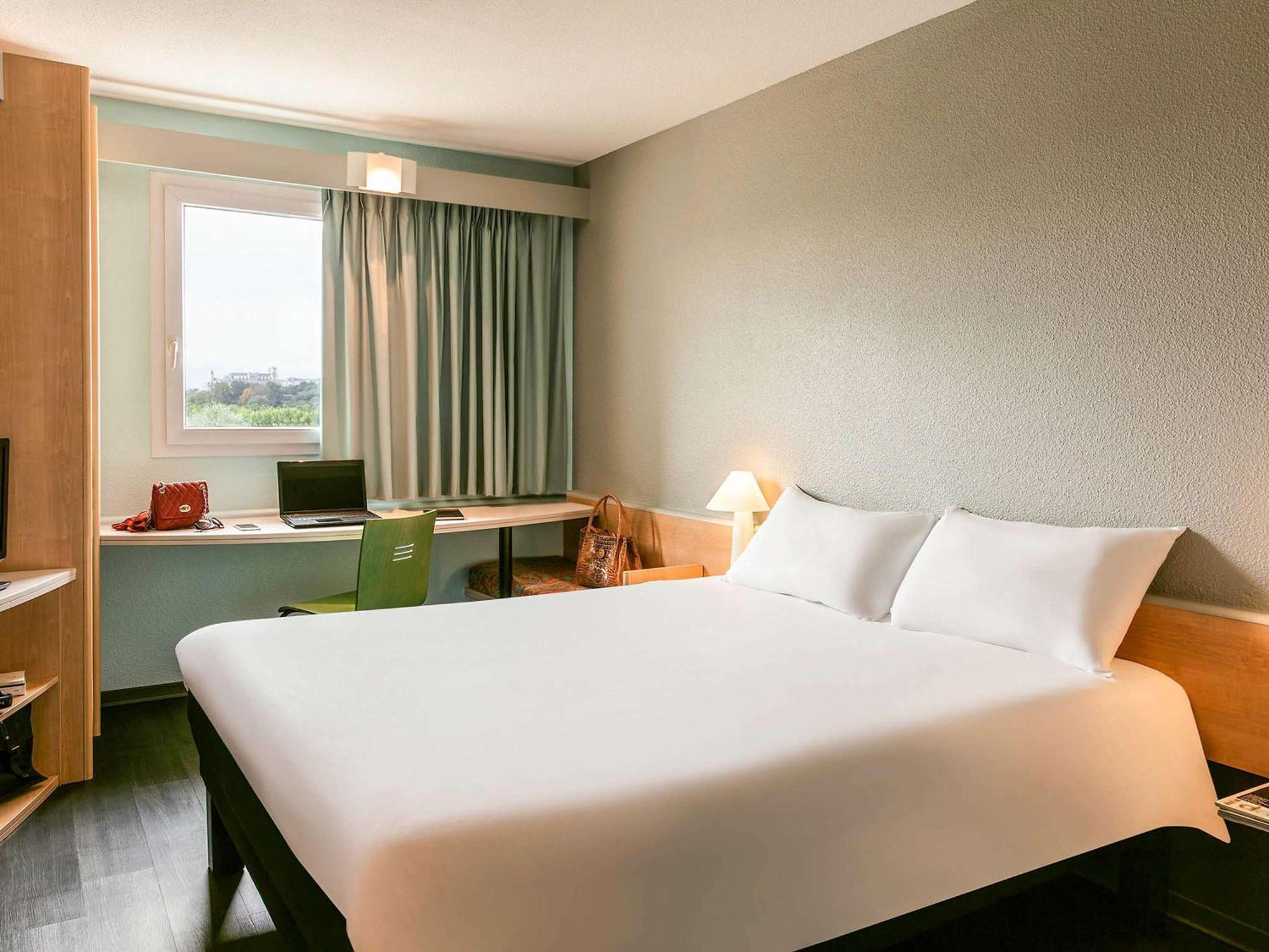 Ibis Auch Hotel Exterior photo
