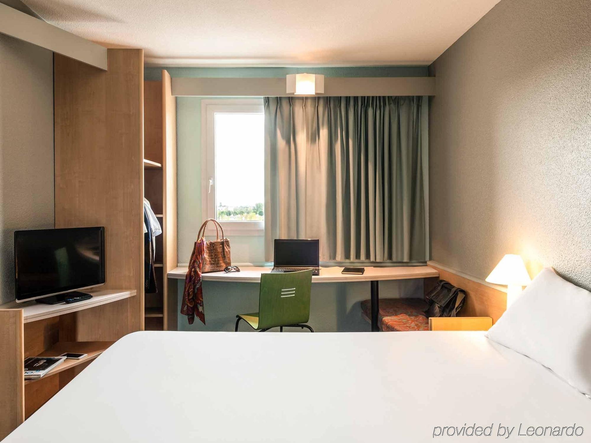 Ibis Auch Hotel Exterior photo