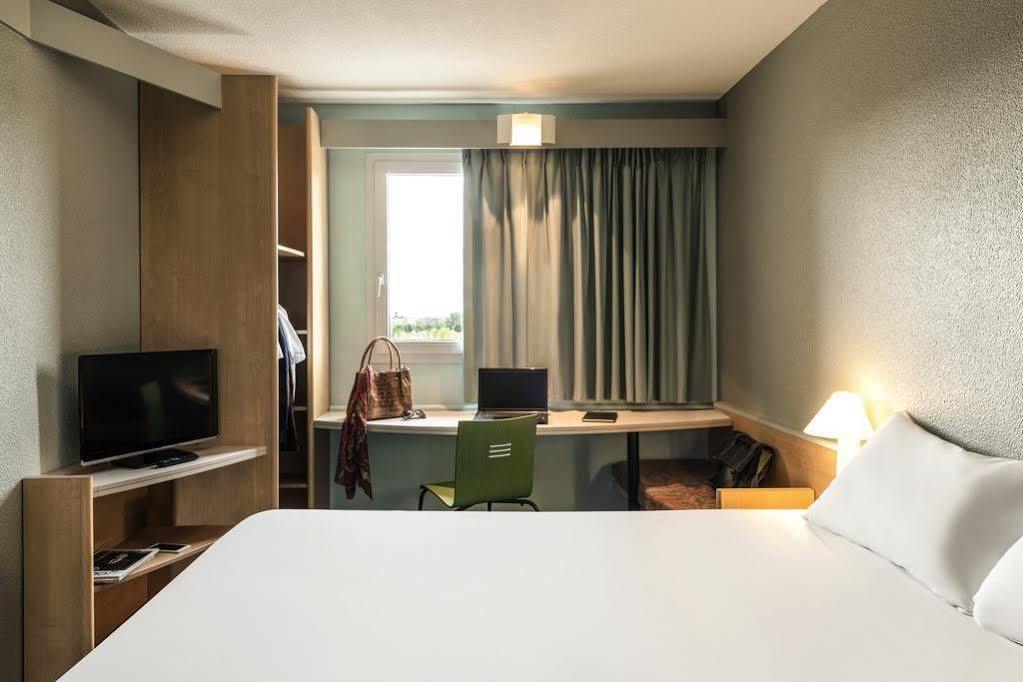 Ibis Auch Hotel Exterior photo